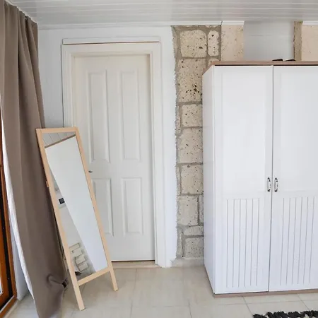 Ivy House Loca Bed & Breakfast Alacati